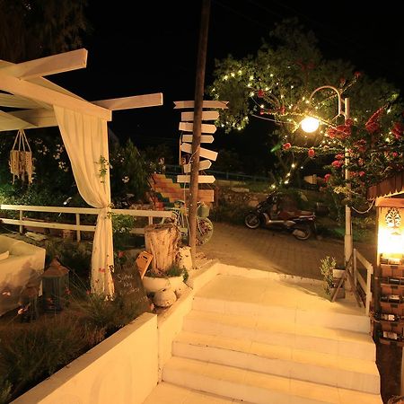 Fullmoon Rooms Cesme Bagian luar foto