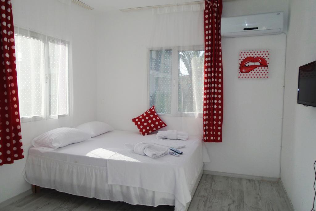 Fullmoon Rooms Cesme Bagian luar foto
