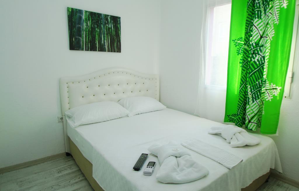 Fullmoon Rooms Cesme Bagian luar foto