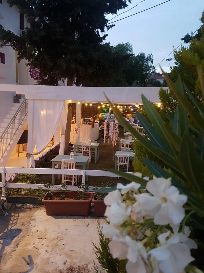 Fullmoon Rooms Cesme Bagian luar foto