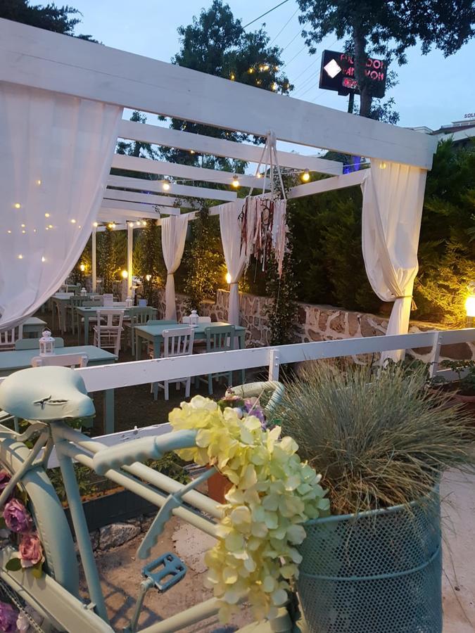 Fullmoon Rooms Cesme Bagian luar foto