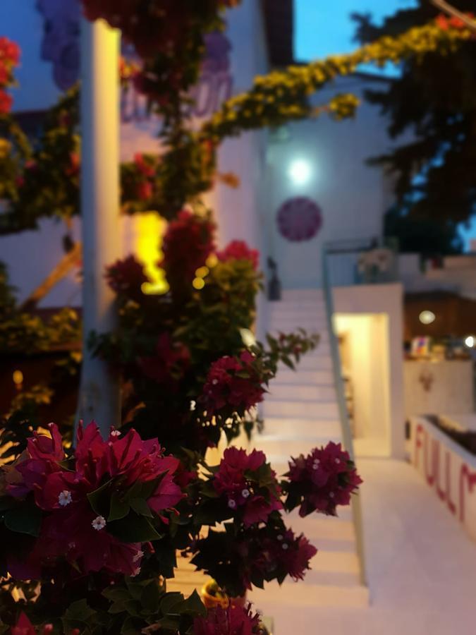 Fullmoon Rooms Cesme Bagian luar foto